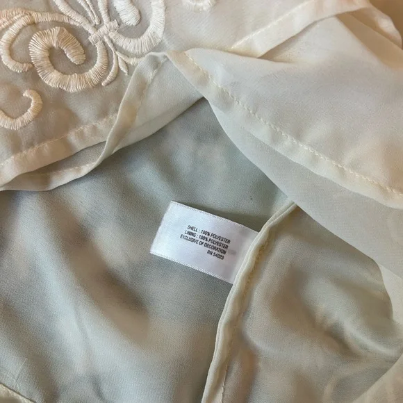 Vintage Old Navy Cream Floral Embroidered Tank Blouse - Picture 10 of 10